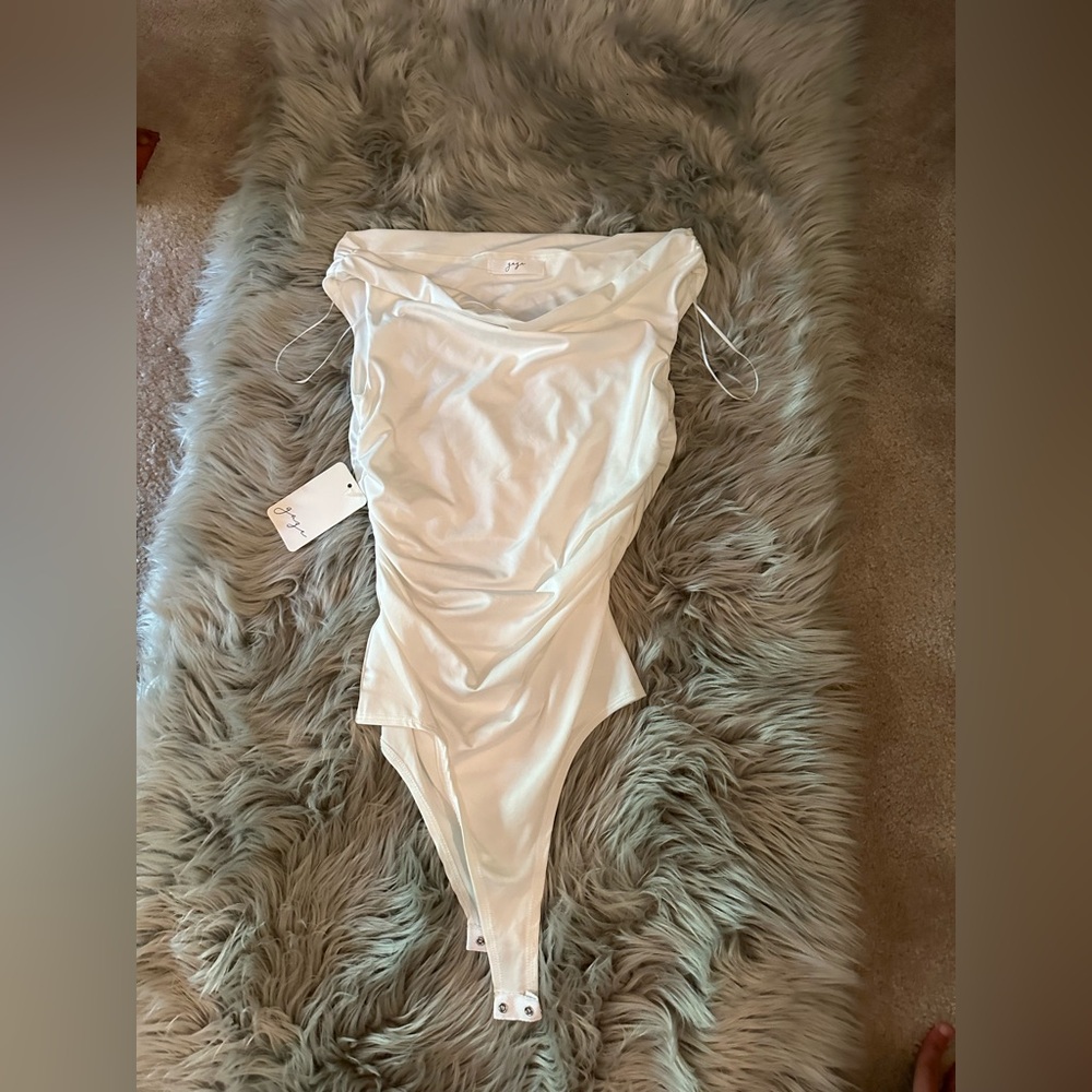 White bodysuit - Picture 2 of 4